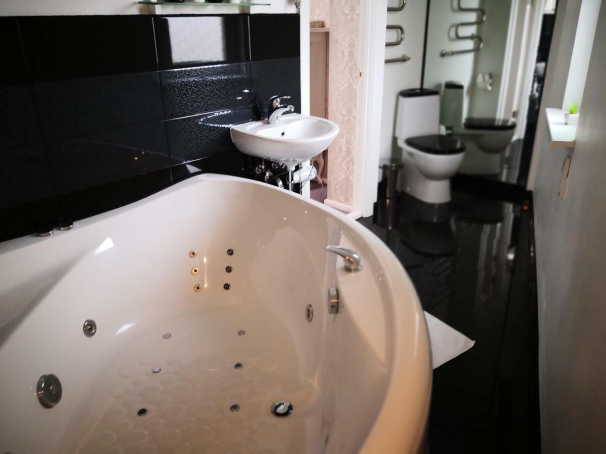Hotel Viesu Nams Amrai Windawa Zewnętrze zdjęcie